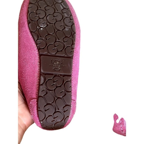 UGG Kid's Dakota Glitter Slipper in Fuchsia - Picture 6 of 7